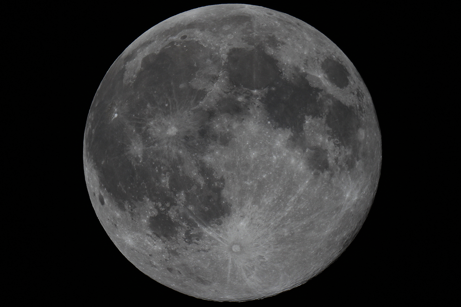 Zaćmienie „Truskawkowego” Księżyca
